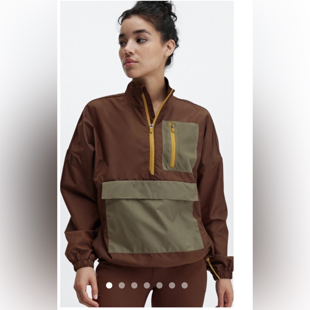 Pullover windbreaker
